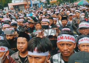 Ribuan massa Almagari saat berunjuk rasa pada 5 Januari 2022 lalu. (Dok. dejurnal.com)