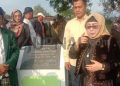 Andrianto (kiri) saat bersama Siti Mamduhah, Ketua DKKG Kang Jiwan dan salah satu legislator Garut Syamsudin saat berziarah ke makam Raden Tumenggung Ardikusumah di Astana Kalong, bebebrapa waktu lalu.