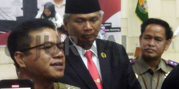 Bupati Bandung dan BPN Serahkan Ratusan Sertipikat PTSL