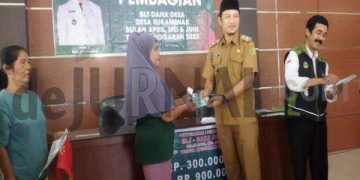 Puluhan KPM Warga Desa Sukamenak Terima BLT Dana Desa Sukamenak Tahap 4