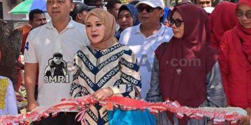 Meriah! Puncak HUT RI ke 78 Warga Blok D, Kades Sukaluyu Hj. Lina Herlina dan H Oma MR Resmikan Joging Track