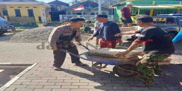 Polisi Berikan Bantuan Sosial Untuk Renovasi Pembangunan Masjid