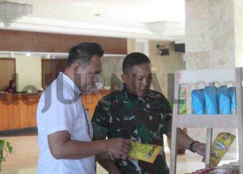 Realisasi Bantu Majukan Perekonomian Masyarakat, Dandim 0622/Kab. Sukabumi Bantu Pemasaran Langsung Produk UMKM