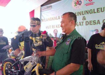 H Dadang M Naser Hadiri Gerak Jalan Santai Dalam Rangka Milangkala ke-140 Desa Gunungleutik