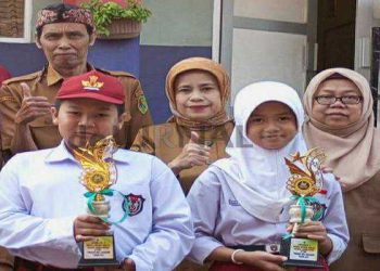 Umar dan Zulfa Juara Lomba “Nulis jeung Maca” Aksara Sunda Ajang FTBI Tingkat Kecamatan Arjasari