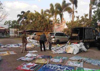 Satpol PP Kabupaten Bandung Bersama Bawaslu Tertibkan Baliho Partai