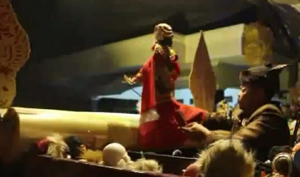 4 Dalang Girijinawi Raharja Sosialisasikan Pancasila Melalui Pagelaran Wayang Minimalis