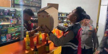 Personel Polres Garut Kembali Amankan Ribuan Botol Miras