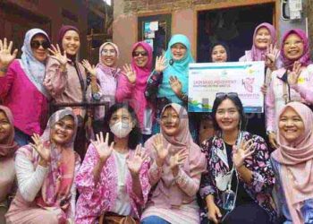 Sambungan Listrik Gratis Program Srikandi PLN Disambut Gembira Penerima Manfaat di Desa Biru Majalaya