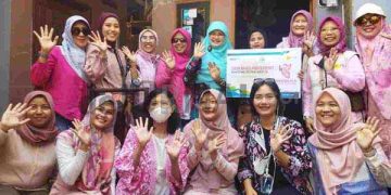 Sambungan Listrik Gratis Program Srikandi PLN Disambut Gembira Penerima Manfaat di Desa Biru Majalaya