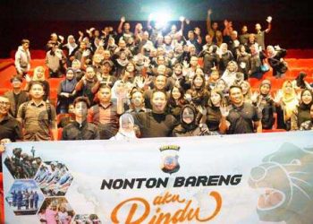 Polisi Nonton Bareng Film Aku Rindu, Bersama Jurnalis dan Tokoh Masyarakat