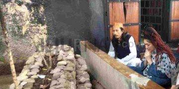 Caleg DPR RI Siti Tuti Susilawati Ziarah ke Makam Kedua Orang Tuanya di Kampung Halaman