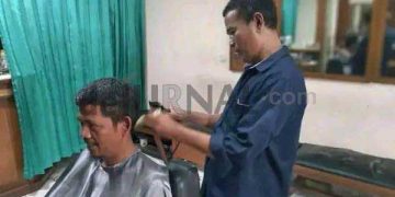 Mang Ace, Tukang Cukur Asal Banyuresmi Ini Siapkan Diri Menuju Parlemen Garut