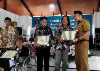 Lima Tokoh Dapat Penghargaan Manusastra 2023 dari Bupati Bandung