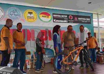 FUN BIKE IKA SPENSA ke 3 Berikan Santunan untuk Anak Yatim