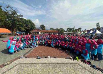 HUT Dharma Wanita Kabupaten Garut, Ratusan Wanita Ikuti Germas dan Makan Buah