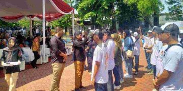KPU Purwakarta Terima Pataka Bendera Partai Politik Kirab Pemilu 2024 Dari KPU Subang