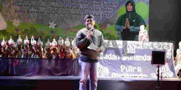 Pagelaran Wayang Golek Meriahkan Bunga Desa Bupati Bandung di Cicalengka