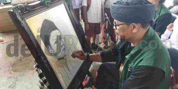 Melukis Tokoh Dalang Abah Sunarya Pelukis R Cahyadi Meriahkan Binojakrama Pedalangan Wayang Golek Purwa di Balerame