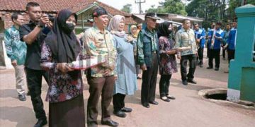 Pembukaan Karya Bakti TNI Pembangunan Jalan Rabat Beton di Desa Mandalahaji Disambut Antusias Warga