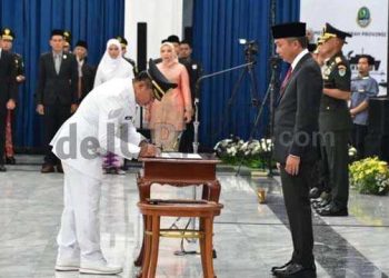 H. Aep Syaepuloh Resmi Dilantik PJ Gubernur Jawa Barat Sebagai Bupati Karawang