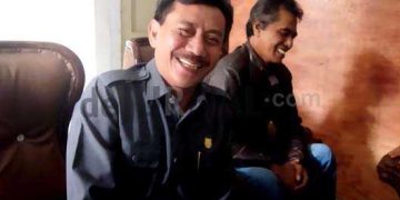 Legislator PKB Kabupaten Bandung  H. Uya Mulyana Datangi Sekolah Bereskan Masalah Siswa Tak Mampu