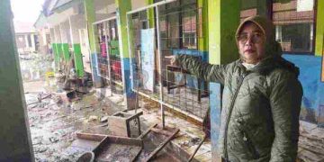 Dampak Banjir 408 Murid SDN Baturengat  01 Tak Bisa Belajar di Kelas dan PAS Diundur