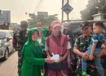 Persit KCK Ranting 9 Koramil 2408 Ciparay Peduli Sesama Melalui Jum’at Berkah,