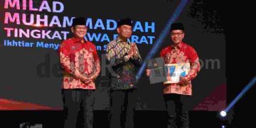 Bupati Bandung Raih Penghargaaan Muhammadiyah Award di Milad Ke 111 Muhammadiyah
