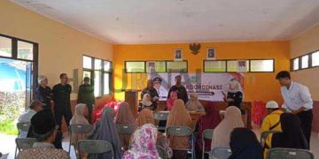 Pemerintah Kecamatan Manonjaya Salurkan BLT DBHCHT