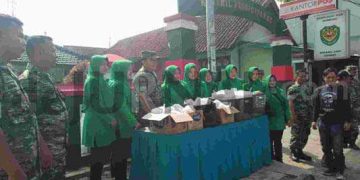 Kemanunggalan TNI Bersama Rakyat, Persit KCK Ranting 9 Koramil 2408 Ciparay – Baleendah Berbagi Melalui Jum’at Berkah