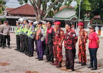 Malam Pergantian Tahun, Ormas PP Pameungpeuk Bantu Forkopimcam Penjagaan dan Pengaturan Lalin