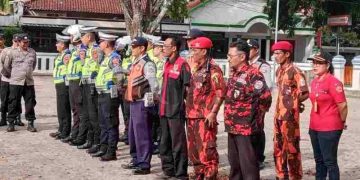 Malam Pergantian Tahun, Ormas PP Pameungpeuk Bantu Forkopimcam Penjagaan dan Pengaturan Lalin