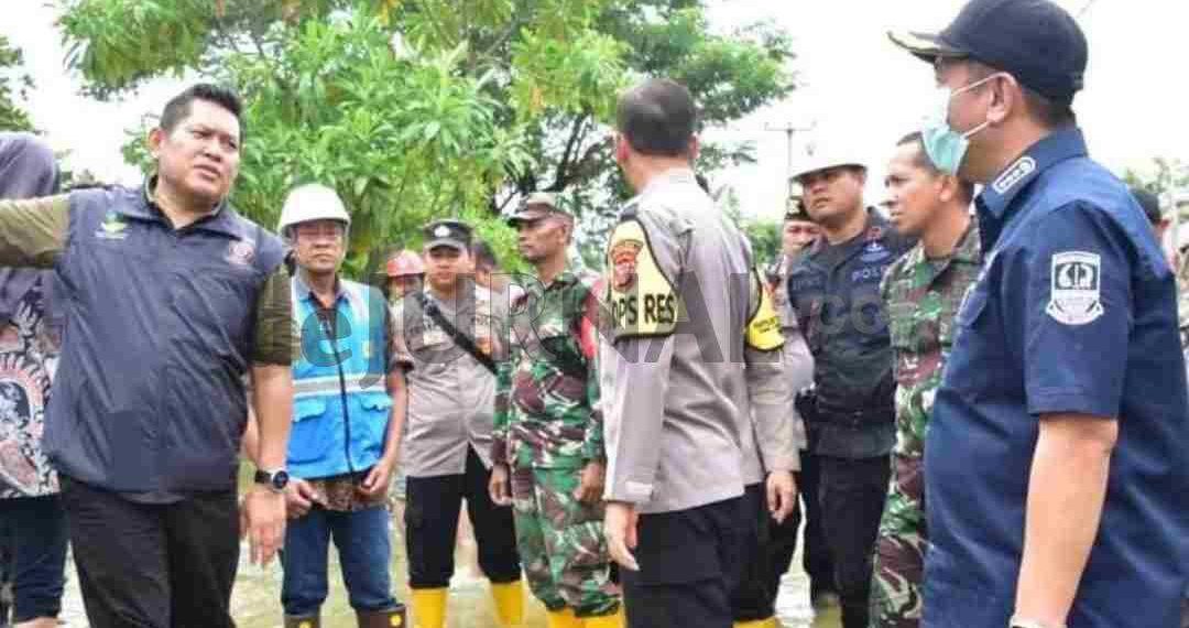 Bupati Aep Tinjau Lokasi Terdampak Banjir di Desa Karangligar Karawang