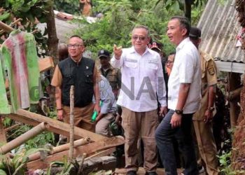 Dampingi Pj Gubernur Jabar Tinjau Lokasi Bencana Cibadak, Wabup Sukabumi Pentingnya Logistik dan Kesehatan