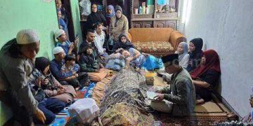 Takziyah ke Salah Satu dari 4  Korban Tabrakan KA Turangga – KA Bandung Raya Bupati Bandung  Sampaikan Turut Duka Cita