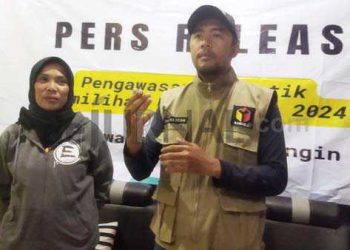Panwaslu Kecamatan Kutawaringin Awasi Pendistribusian Logistik  Sampai ke 316 TPS