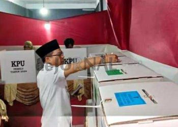 Bupati Bandung Nyoblos di TPS 37 RW 14 Desa Tegalluar, Lanjut Monitoring TPS