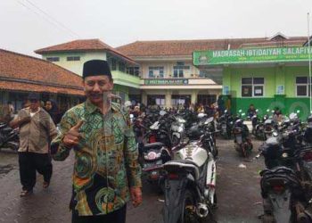 Nyoblos di TPS 09 Darrul Ma’arif  Rahayu Anggota Fraksi PKB  DPRD Kabupaten Bandung H. Uya Mulyana: Yakin Warga di sini Banyak Pilih Anies-Muhaimin