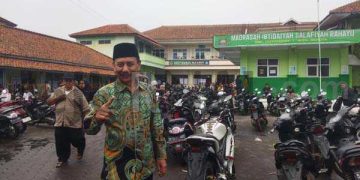 Nyoblos di TPS 09 Darrul Ma’arif  Rahayu Anggota Fraksi PKB  DPRD Kabupaten Bandung H. Uya Mulyana: Yakin Warga di sini Banyak Pilih Anies-Muhaimin