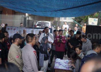 Kapolda Jabar Bersama PJ. Gubernur Jabar dan Pangdam III/Siliwangi Monitoring Pemungutan Suara Pemilu 2024 di TPS Tambahan Rutan Kebonwaru Kota Bandung