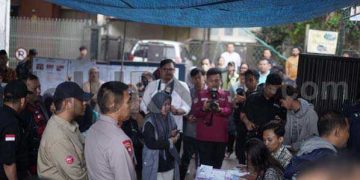 Kapolda Jabar Bersama PJ. Gubernur Jabar dan Pangdam III/Siliwangi  Monitoring  Pemungutan Suara Pemilu 2024 di TPS Tambahan Rutan Kebonwaru Kota Bandung