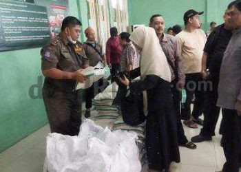 Ratusan Guru Ngaji Kabupaten Bandung Dibagi  Beras dan Daging Hari Ini