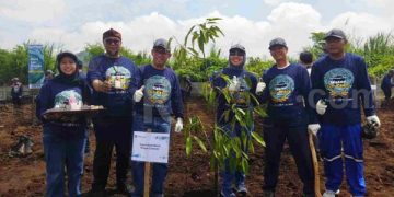 Hari Air Dunia ke 32, BBWS Citarum  Libatkan Masyarakat Tanam Pohon di Kawasan Terowongan Air Curugjompong