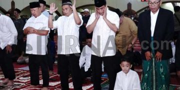 Pj Gubernur Jabar  Bersama Irwasda Polda Jabar dan Forkopimda Jabar Gelar Tarawih Keliling