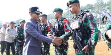 Bupati Bandung Menyambut Kedatangan Satgas Pamtas Mobile Yonif 330/Tri Dharma yang Sebelumnya Melaksanakan Tugas di Kabupaten Intan Jaya Papua.