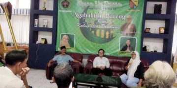 Ngabuburit Bareng Kadis Kominfo Kabupaten Bandung" di Sekretariat PWI Kabupaten Bandung.