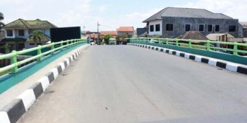 Jembatan Cikeruh di Desa Tegalluar, Kecamatan Bojongsoang, Kabupaten Bandung.