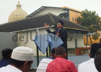 Khutbah Idul Fitri 1 Syawal 1445 H disampaikan oleh khotib Ustadz Hilman di halaman kampus sekolah Al-Haq Margahayu Kabupaten Bandung.