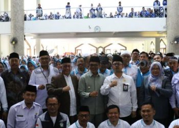 Bupati Lepas 2.955 Calon Jemaah Haji Asal Kabupaten Bandung di Masjid Al Fathu Soreang.